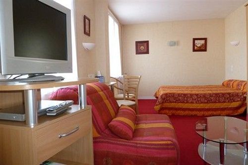 Logis Du Commerce Hotel